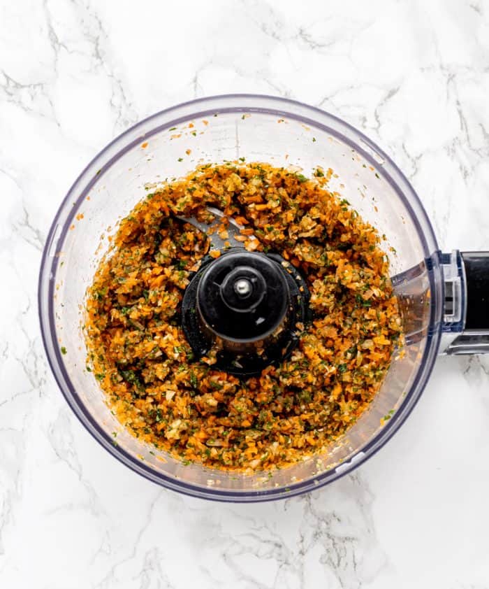 Vegetables and parsley finely ground in a food processor